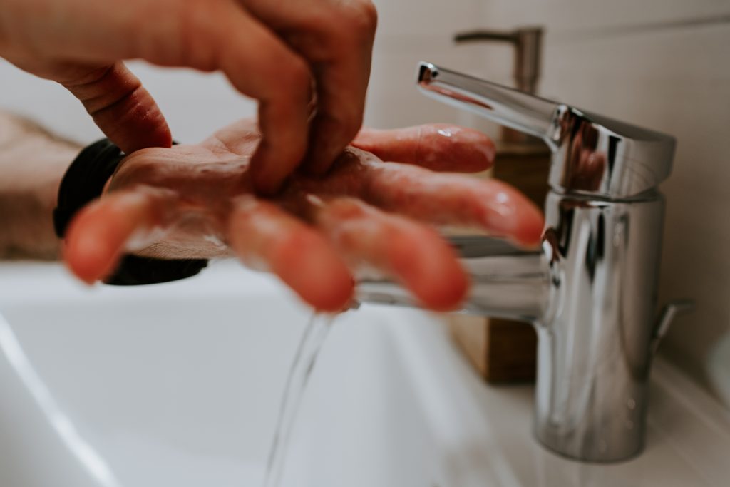 Cuci Tangan dengan Sabun dan Hand Sanitizer Membunuh Kuman dan Virus Corona